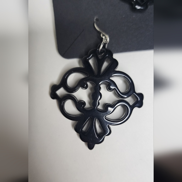 Black chunky earrings - Picture 2 of 2